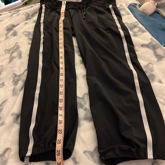 Ivivva pants in black. Size 14. - Picture 7 of 9